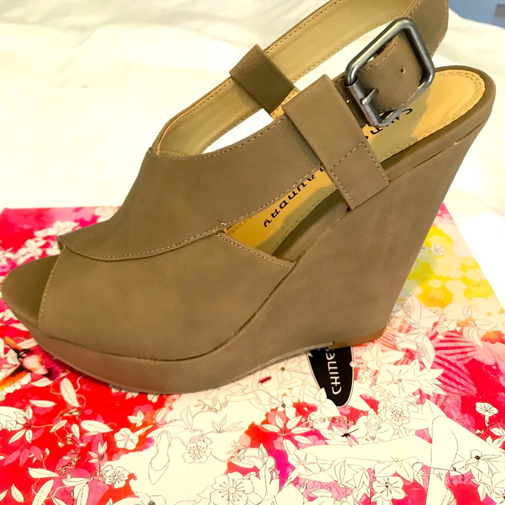 Chinese Laundry. Taupe platform wedge. Never worn